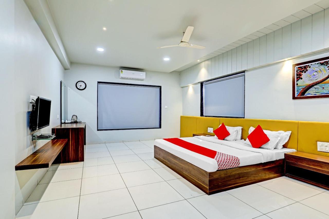 ホテルOyo 70752 Viram House Gorwa エクステリア 写真