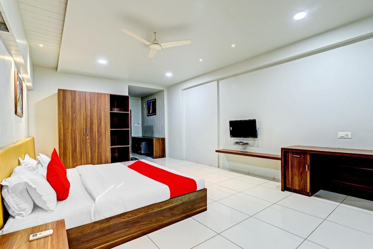ホテルOyo 70752 Viram House Gorwa エクステリア 写真